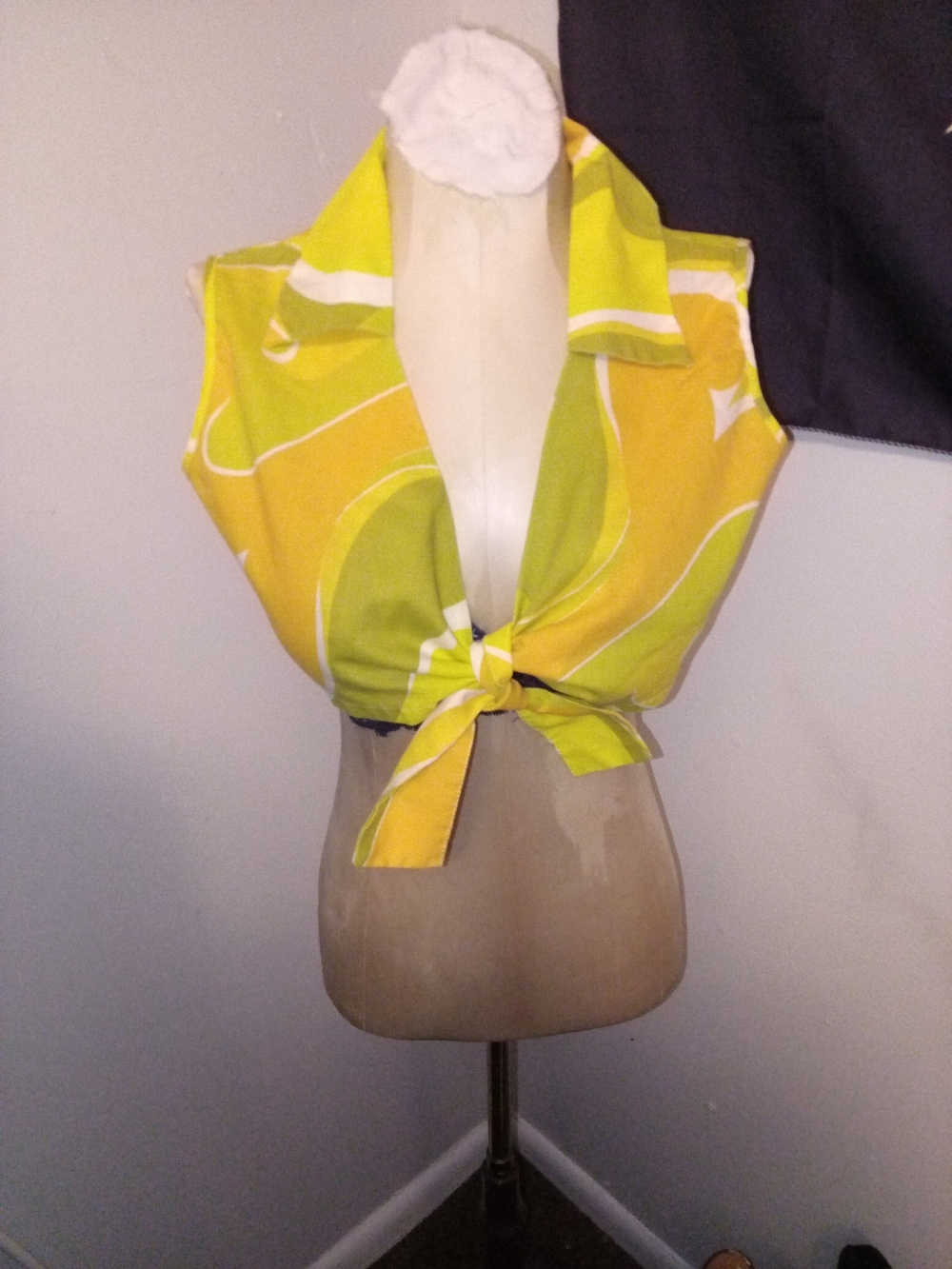 Source Unknown Yellow and Green Tie-Front Crop Top Vest